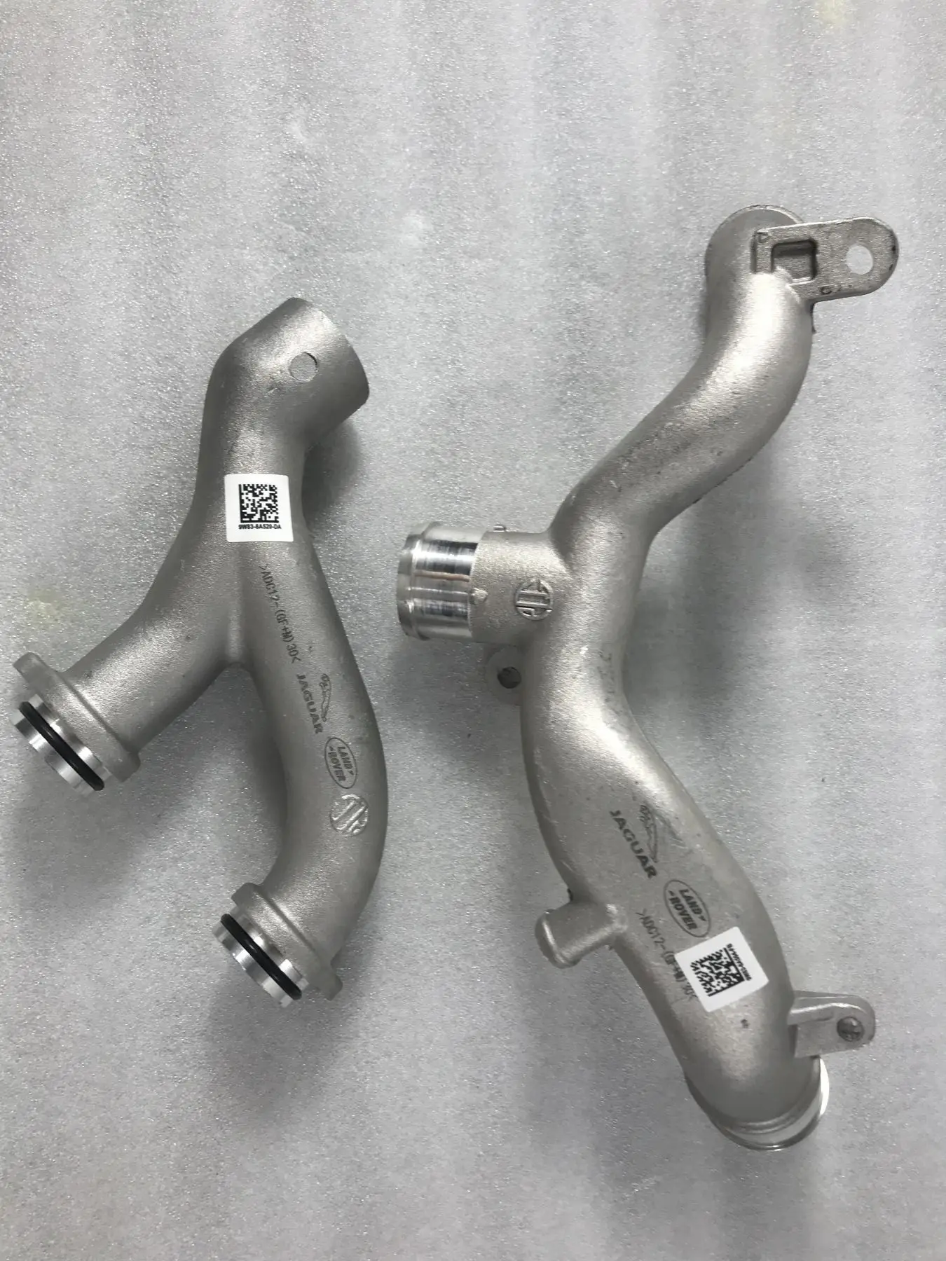 

3.0L V6 5.0 V8 PETROL SC WATER OUTLET TUBE THERMOSTAT HOSE FOR DISCOVERY 4 RANGE ROVER SPORT VELAR LR090630 LR092992