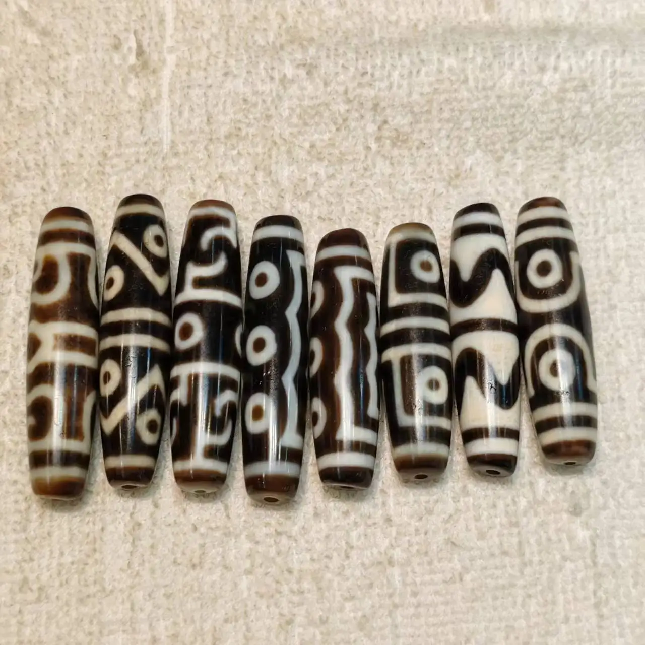 

Xizang totem Taiwan infiltration horseshoe pattern weathered agate beads necklace pendant diy accessories