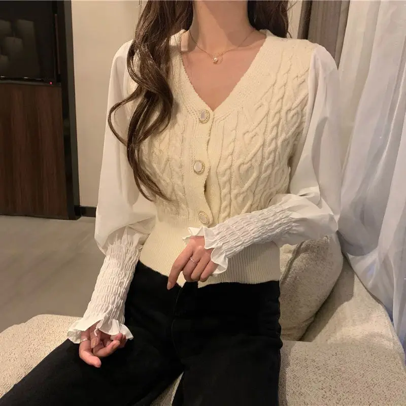 

2022 New Fashionable V-Neck Premium Long Sleeve Slim Coat Versatile Sweet Hot Spring and Autumn Short Button Knitwear Women