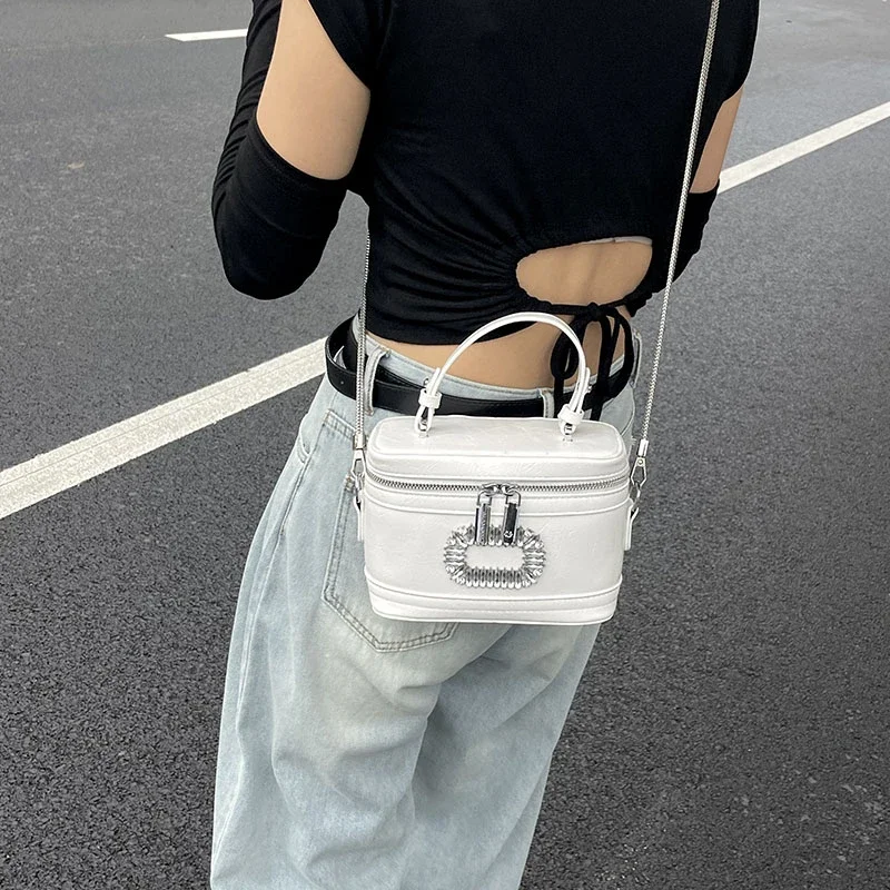 Рисунок 3 - Новая модная квадратная мини-сумка с откидной крышкой