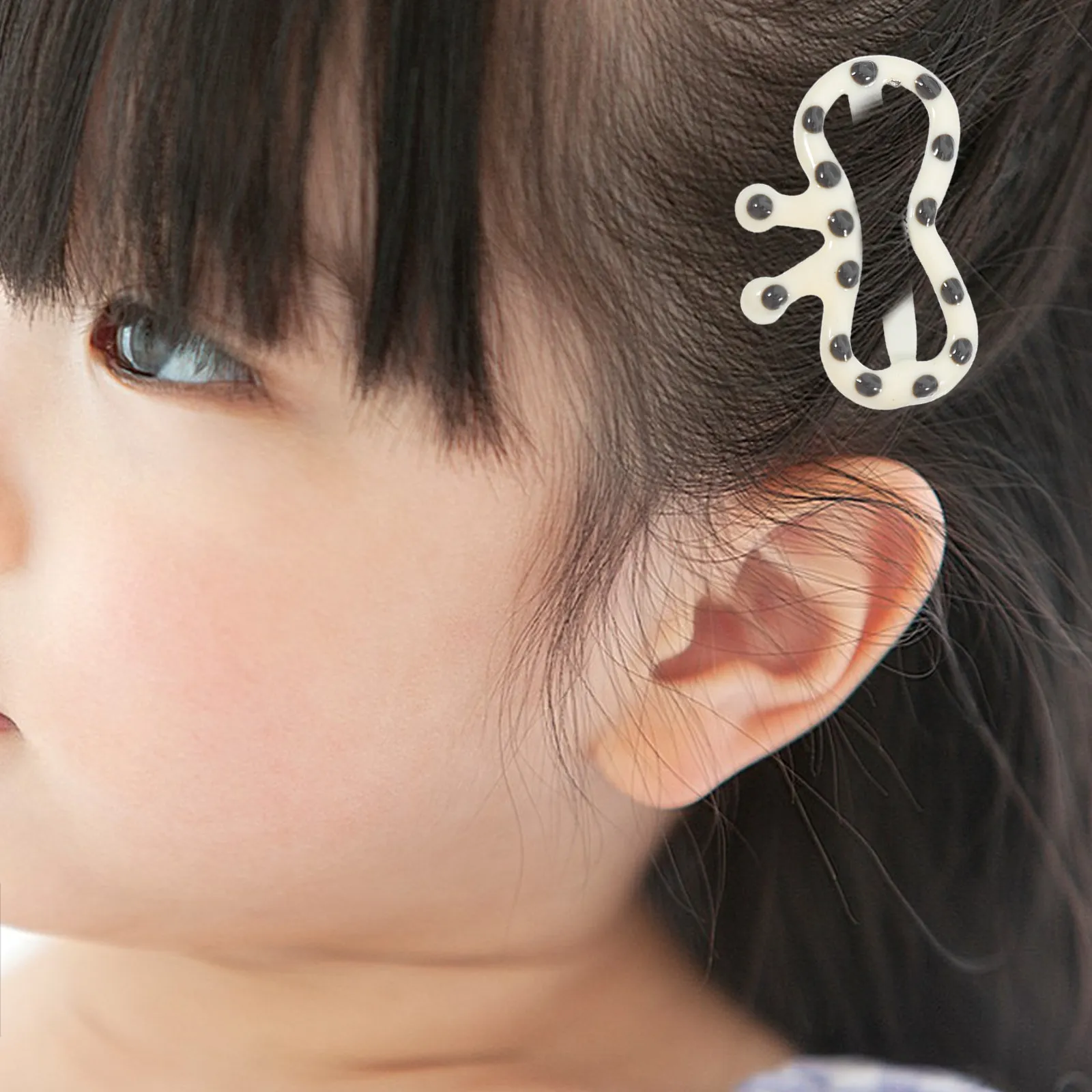 4Pcs 어린 소녀들을위한 검은 흰색 폴카 도트 Bowknot 헤어 클립 달콤하고 세련된 헤어 액세서리 사이드 클립 바레트