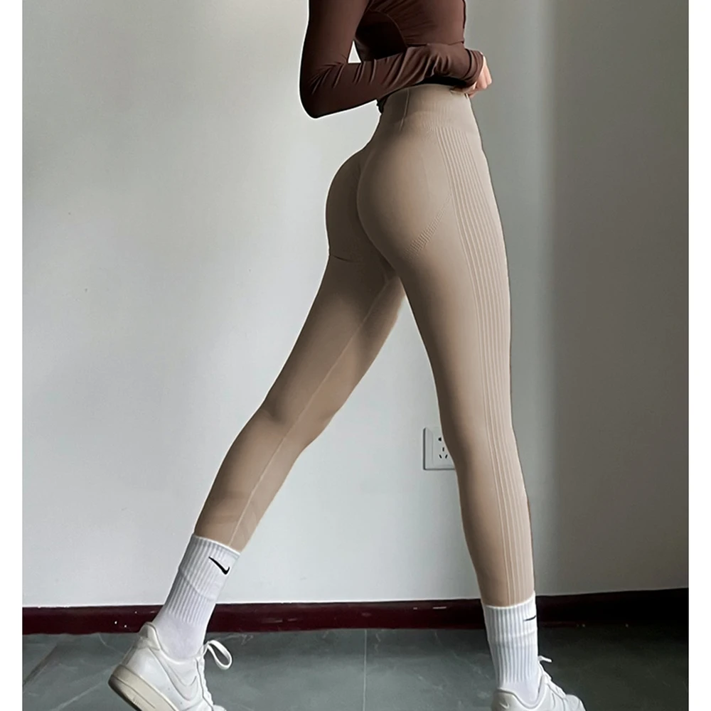 سراويل يوجا بدون خياطة للسيدات في صالة الألعاب الر...