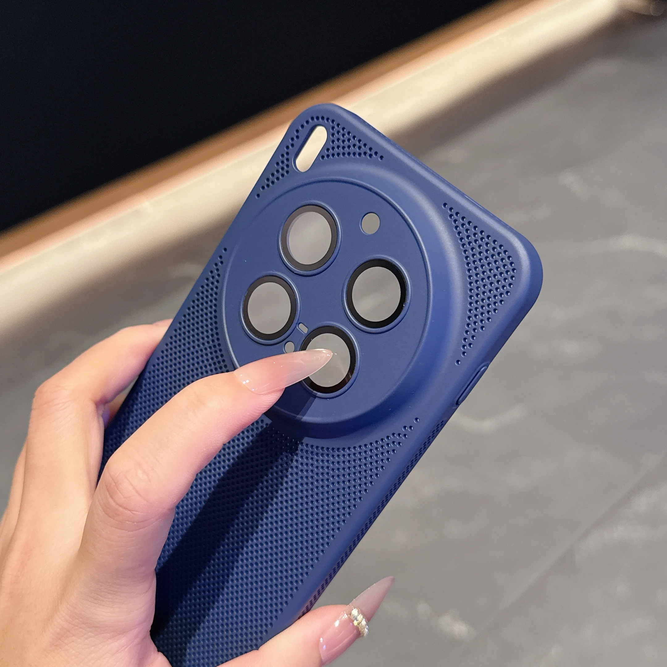 Breathable Mesh Cooling Heat Dissipation Matte PC Case with Glass Lens Protection