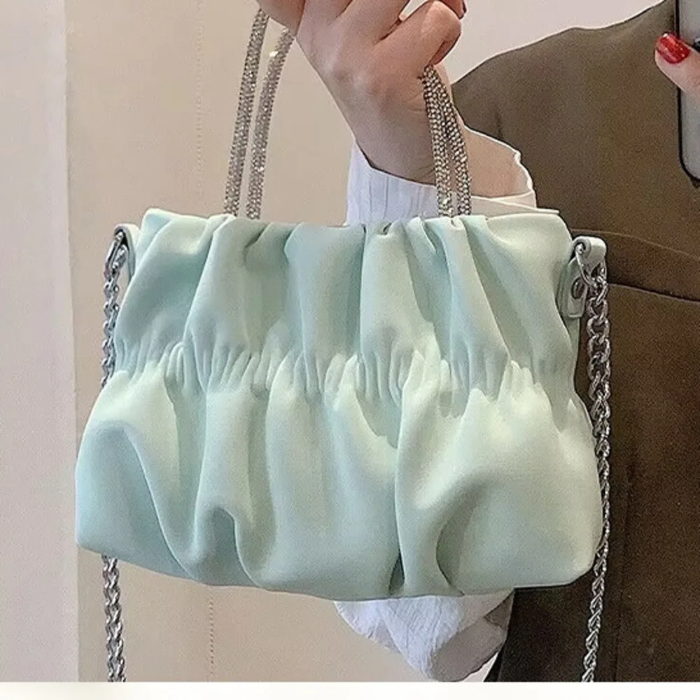 Summer New Handbag Shoulder Women's Pleated Handheld Oblique Small Fresh Versatile Cloud Chain Bag_voghion.com