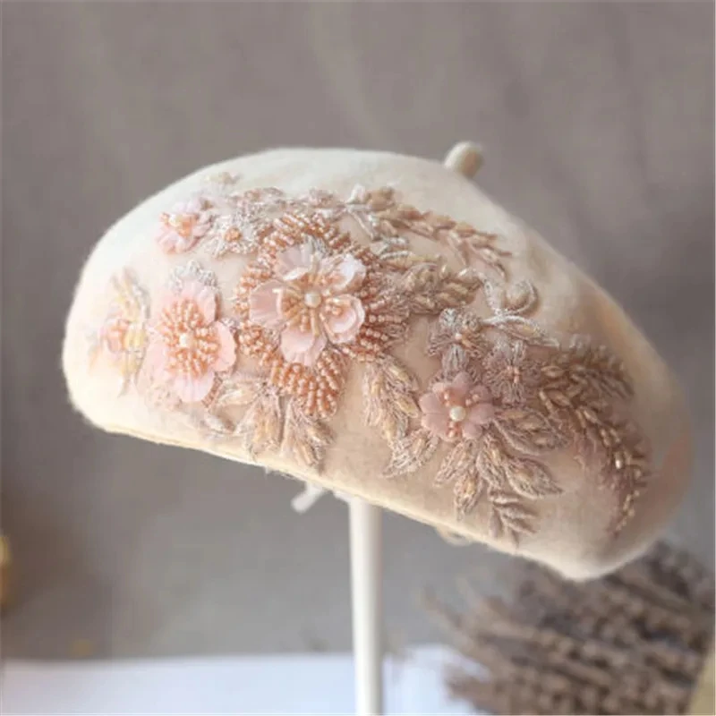 

202211-shi chic dropshipping winter wool felt Hand beaded flower lace lady beret hat women Leisure painter hat