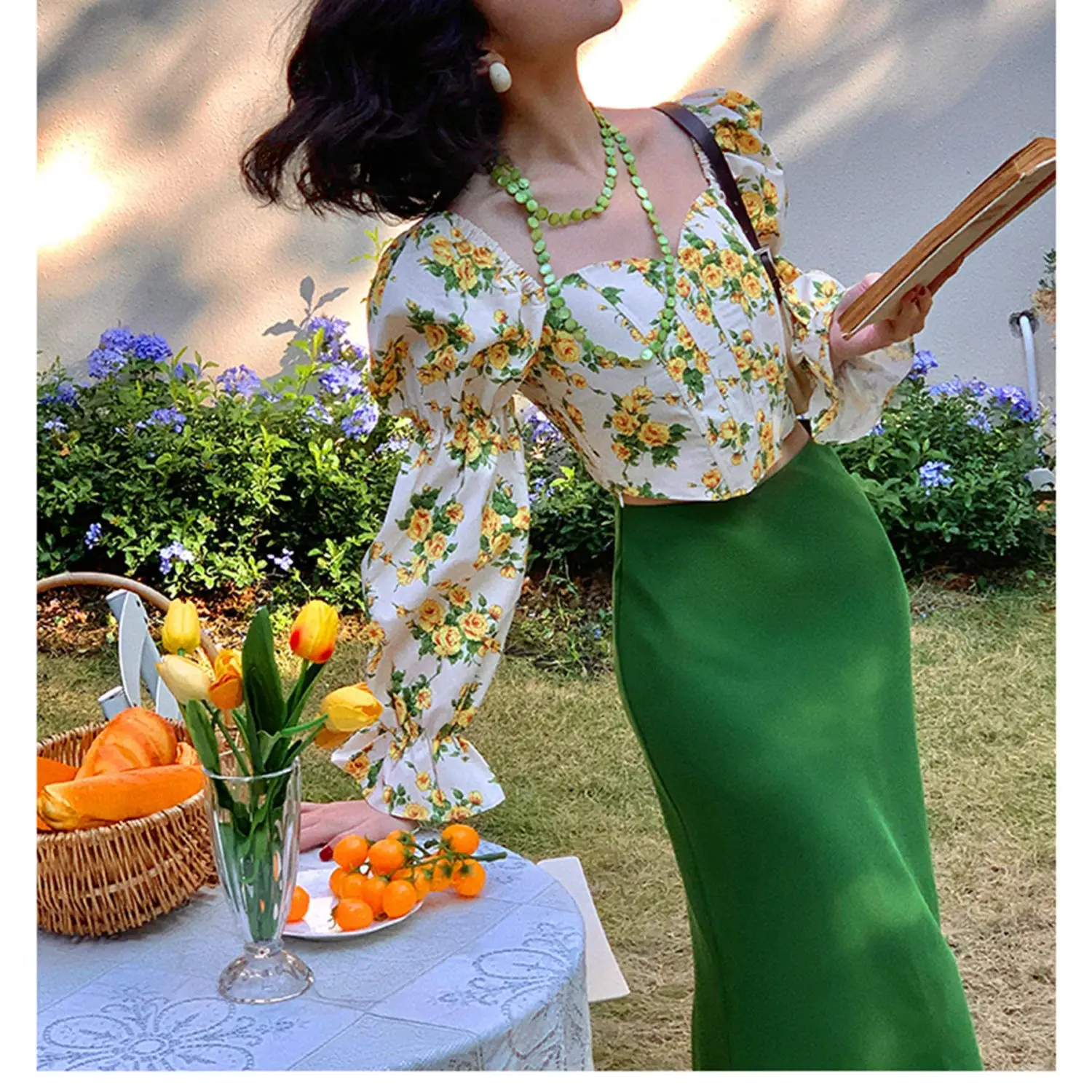 Blusa corta elegante con estampado floral de rosas para mujer, estilo coreano, de manga larga, con hombros descubiertos y mangas abullonadas, nueva