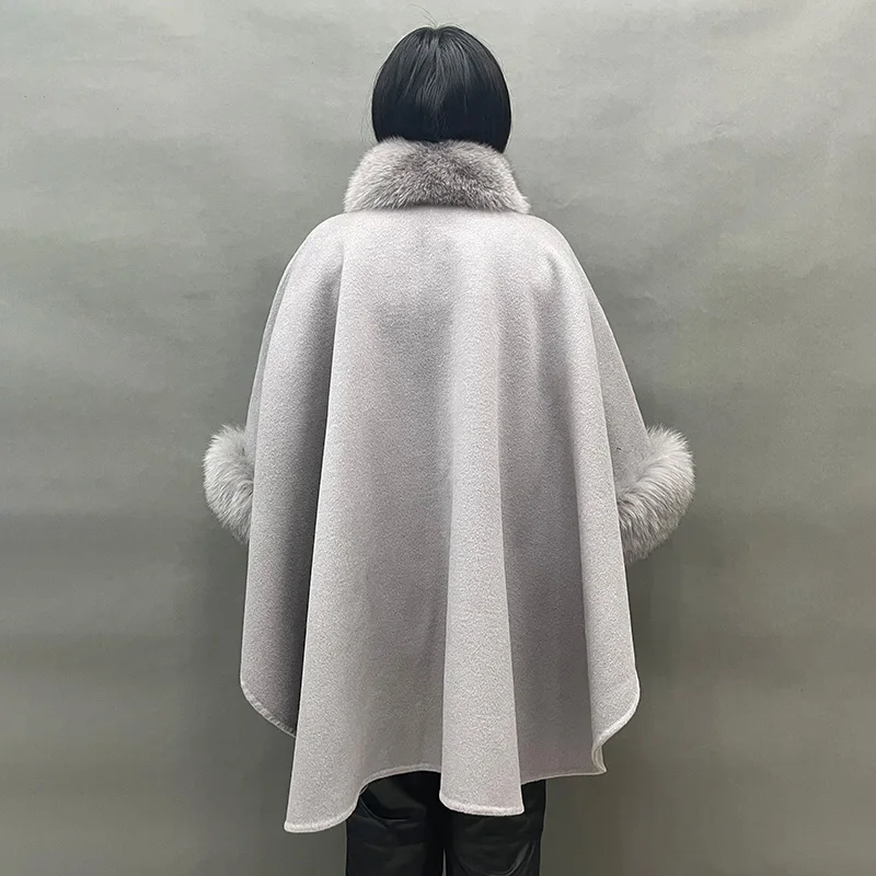 2023 Lady Luxury Real Fox Fur Collar and Cuff Poncho Fashion