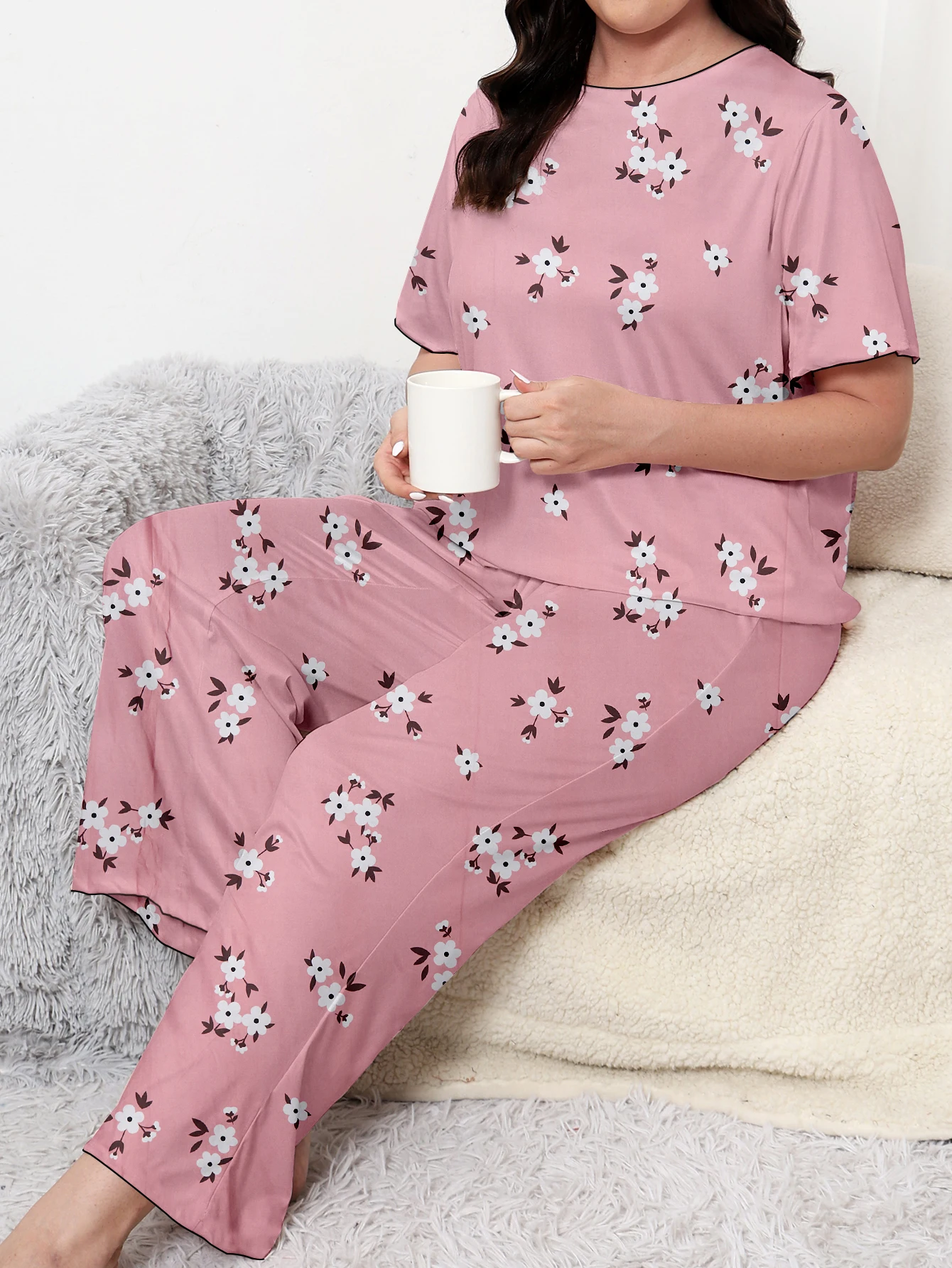 Milk silk material pajamas, home clothes, plus size short sleeved pants set, can be worn externally in sizes 1XL-5XL