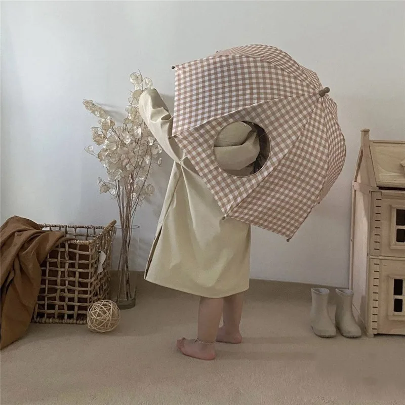 Retro plaid children's umbrella, cute baby street photo, small fresh umbrella