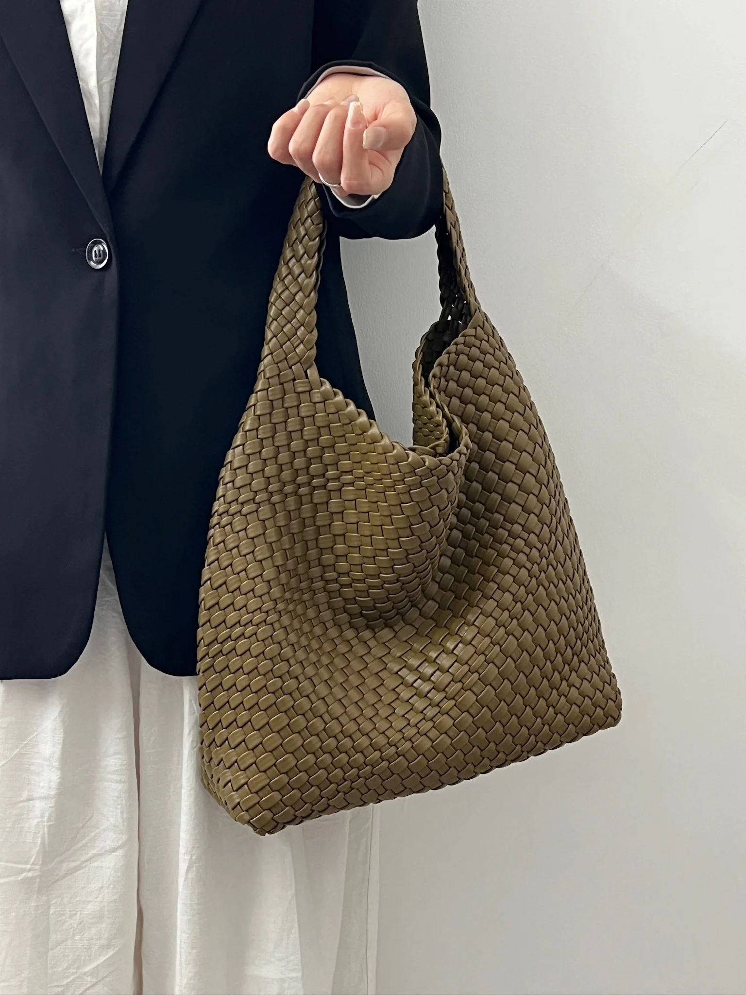 sac bandoulière, sac tissé, sac PU, sac femme, sac cabas, sac souple, sac grande capacité, mode décalée,