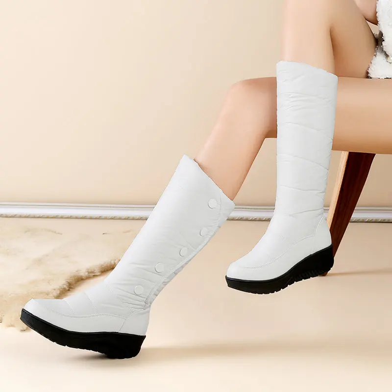 

Женские зимние сапоги на блочном каблуке 4,5 см, без застежки, до колена