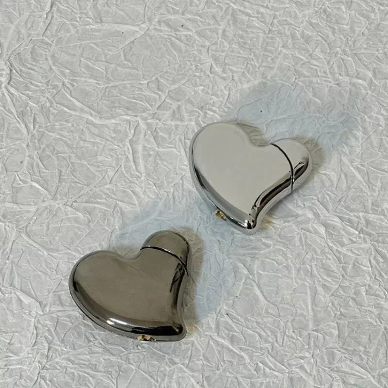 New Alloy Metal Inflatable Lighter With Love Shaped Portable Luxury High Quality Personalized Design As a Gift for Men and Women 2