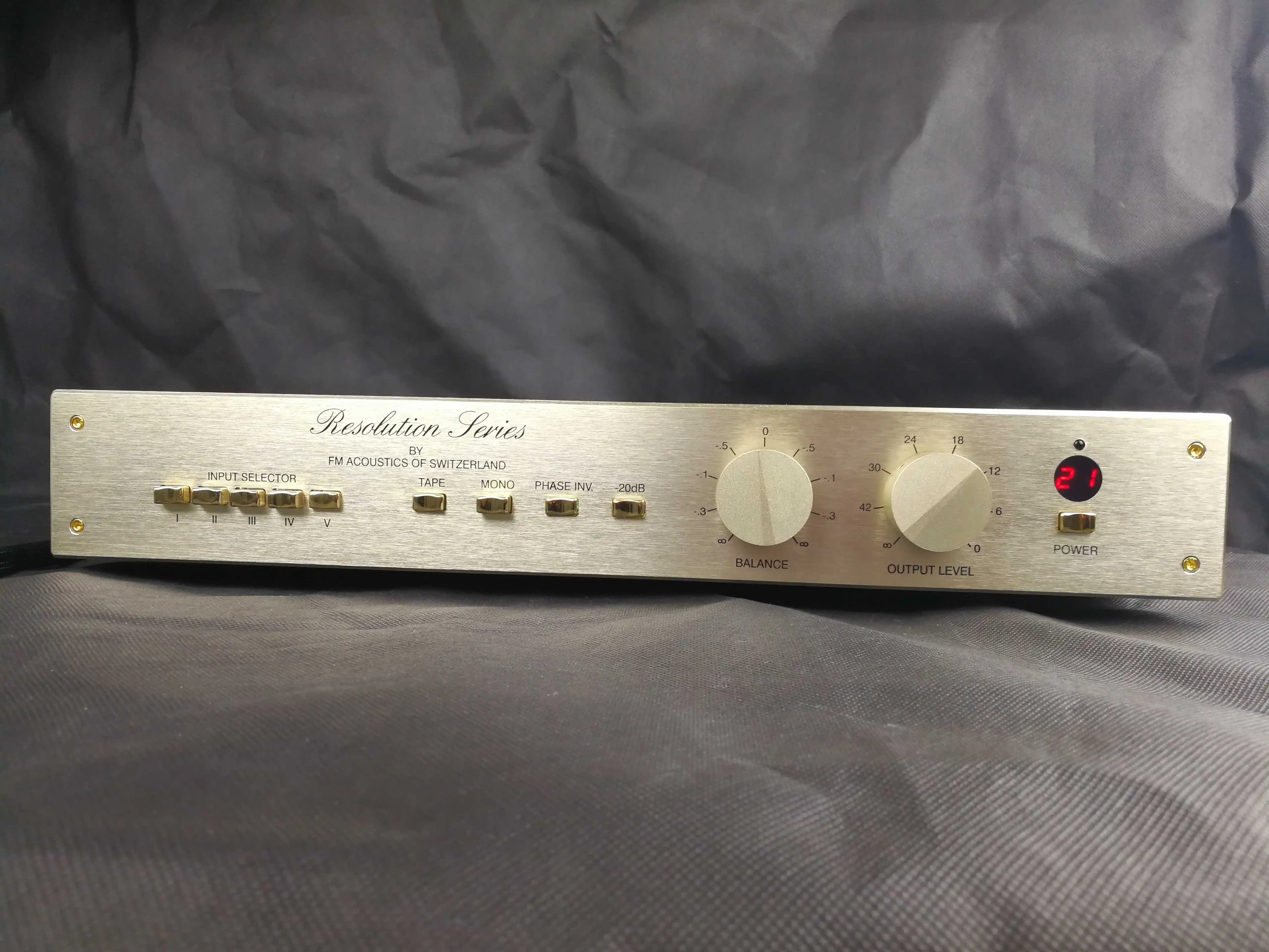 

clone Switzerland FM255MKII hifi Hi-End preamp Power amplifier Audio dedicated