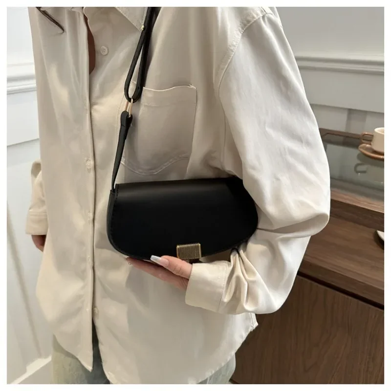 

Bao New Spring Fashion Saddle Shoulder Bag Versatile and Popular Shoulder Crossbody Bag High End Niche Retro Handbag for Women