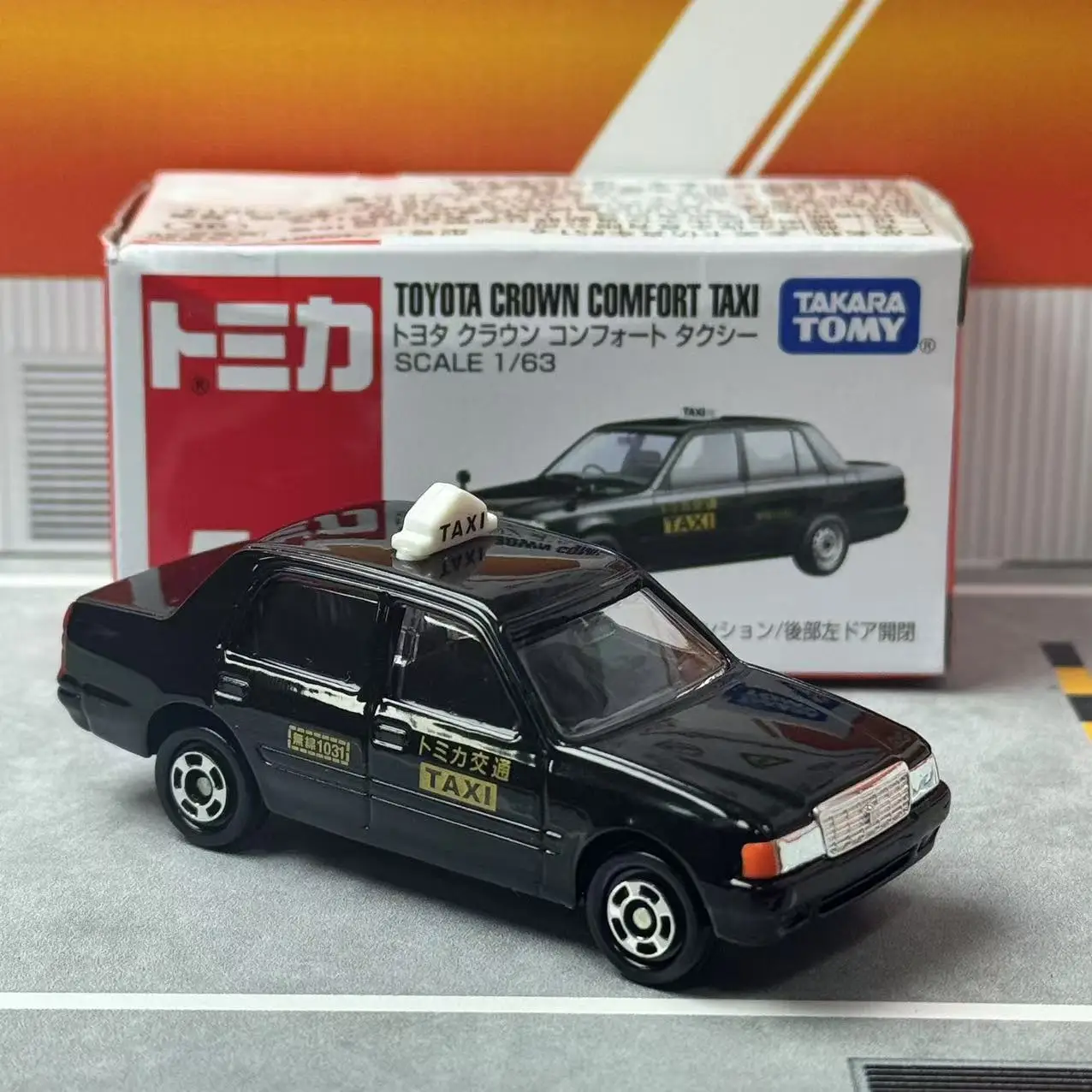 Takara Tomy Tomica #051 Toyota Crown Comfort Taxi Alloy car
