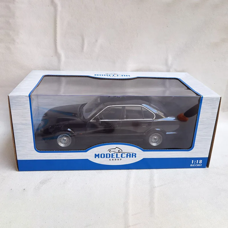 

Модель автомобиля из сплава MCG 1/18 Scale E34 540i