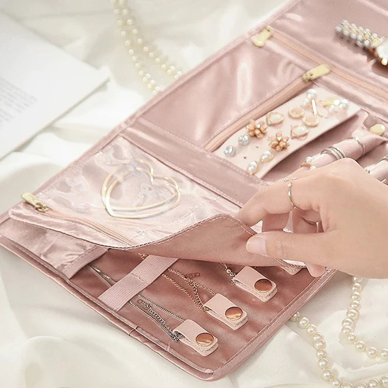Roll Foldable Jewelry Case: Your Travel Companion
