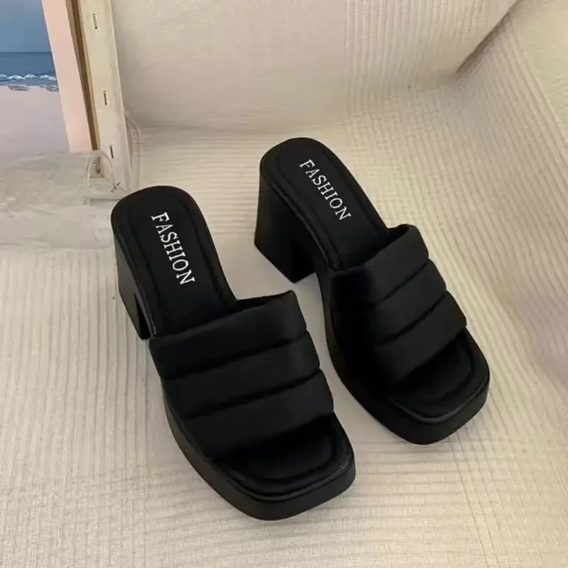 Three-pole with black