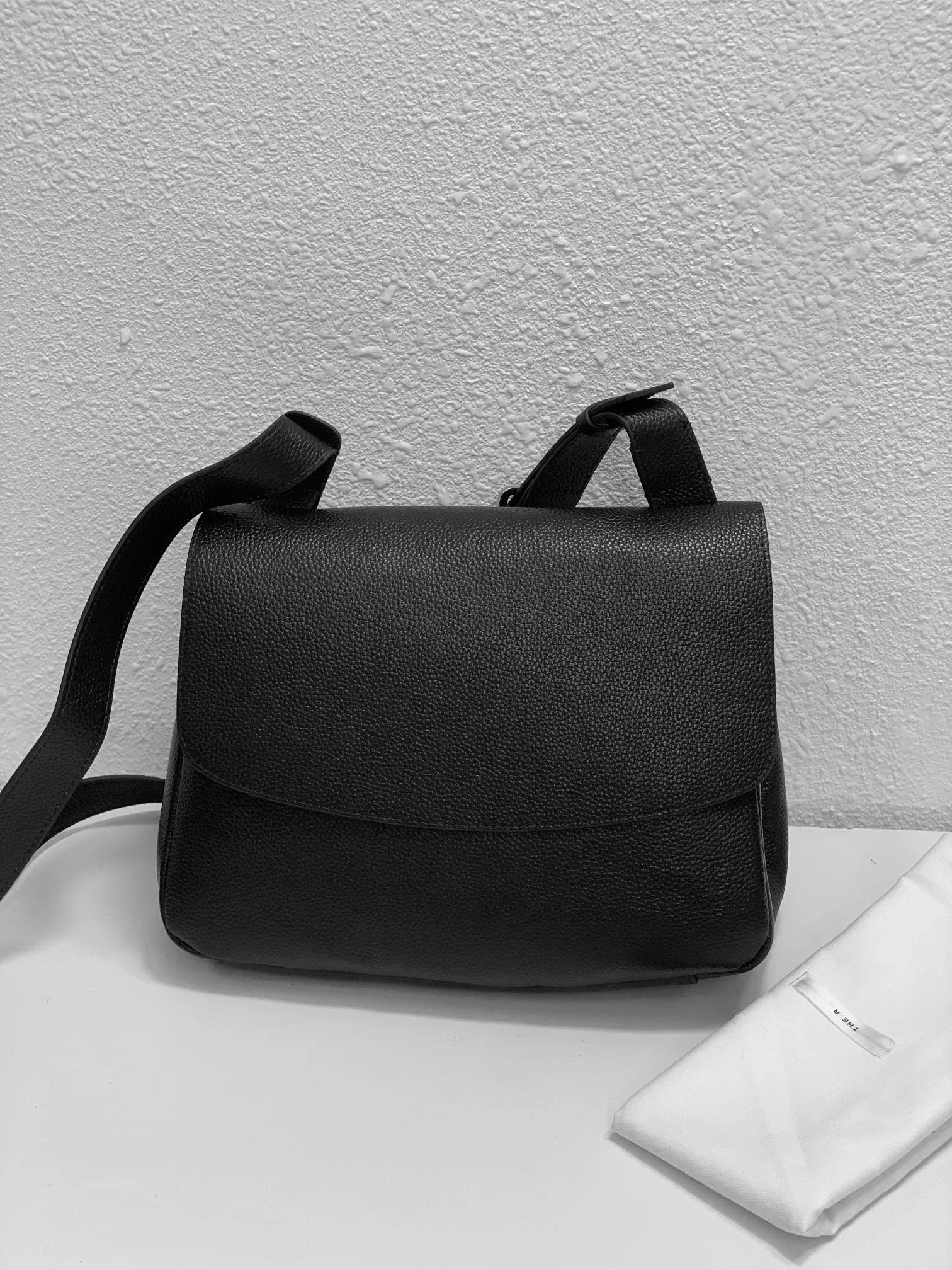 

169640 Fashion Classic Trendy Luxury Design Genuine Leather Crossbody Bag Women Large Capacity Minimalist Style Messenger Bag