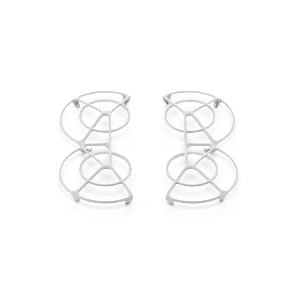 Installation facile des protège-hélices DJI Neo sur le drone, assurant une protection optimale pour votre drone sans entraver les performances.