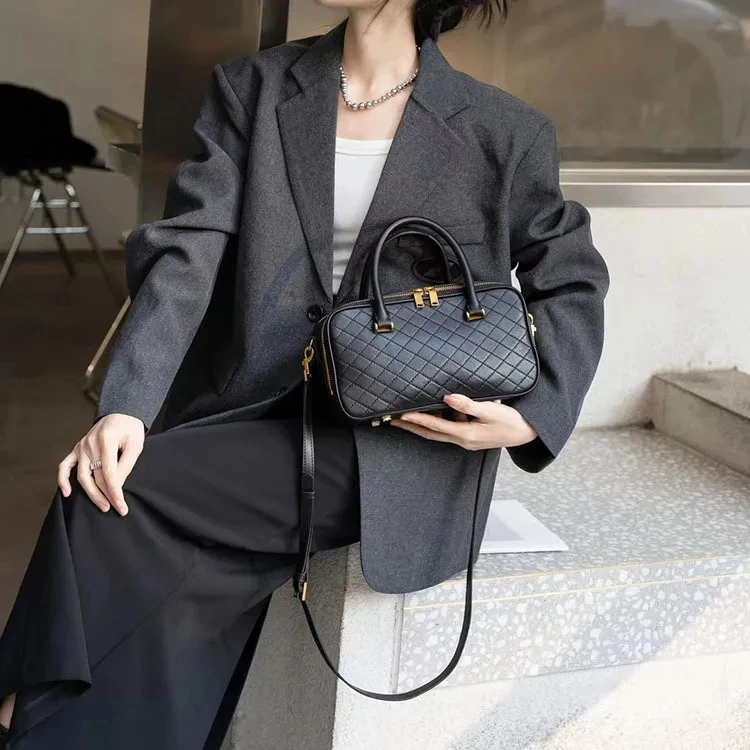 

2024 New Light Luxury Imitation Sheepskin Women's Handbag Vintage Boston Bag Lingge Embroidered Thread Shoulder Crossbody Bag