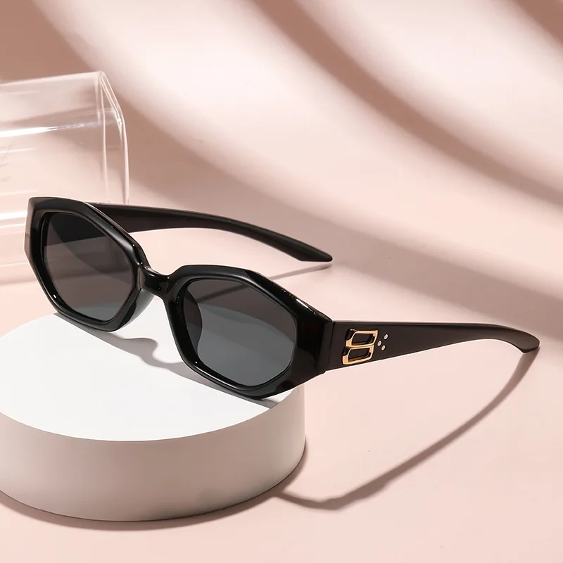 Polygon Retro Sunglasses - Chic Small Square Frame with Slimming Effect