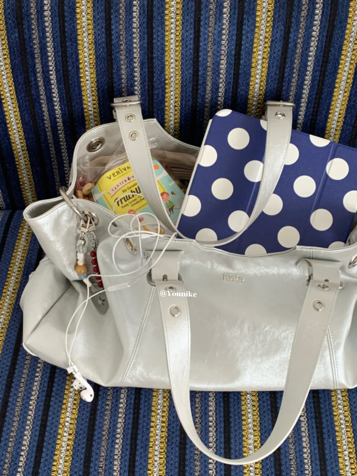 Elegant Korean Ins Retro White Polka Dot Three-Fold Tablet Case