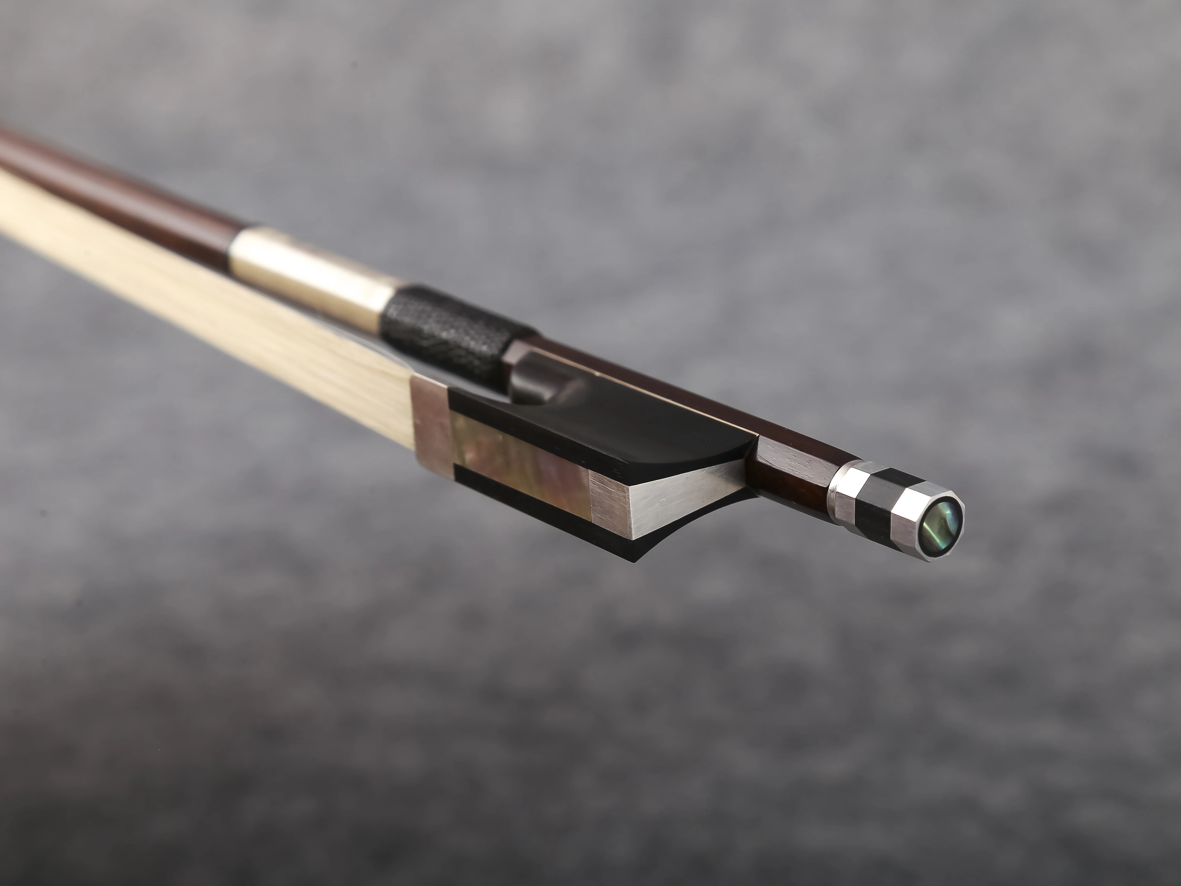 바이올링 ‘4/4 사이즈 브라질우드 원형 스틱 바이올린 활, 앤티크 바니시, 흑단 블랭크 개구리 실버 부품, 무료 배송하는 FP951A’ 바이올링 ‘4/4 사이즈 브라질우드 원형 스틱 바이올린 활, 앤티크 바니시, 흑단 블랭크 개구리 실버 부품, 무료 배송하는 FP951A’