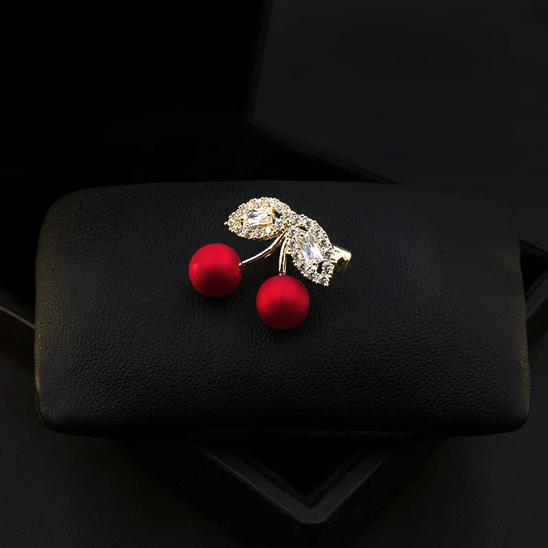 Exquisite Small Cherry Brooch High-End Women Red Fruit Neckline Pin Suit Sweater Accessories Rhinestone Jewelry Wedding Gifts