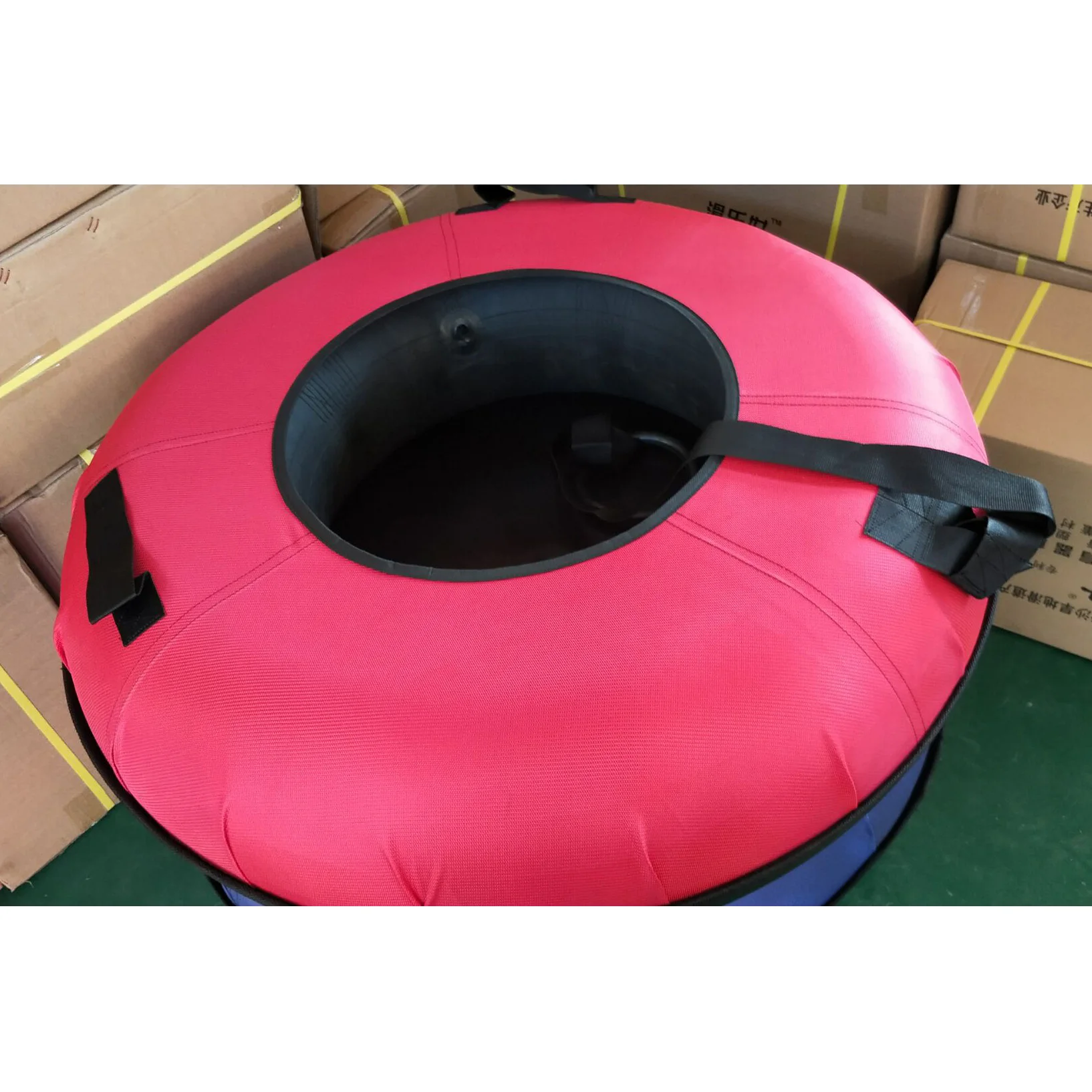 Durable Inflatable Snow Tube For Winter Sports Snow Sled Rubber Bottom Inflatable Tubing