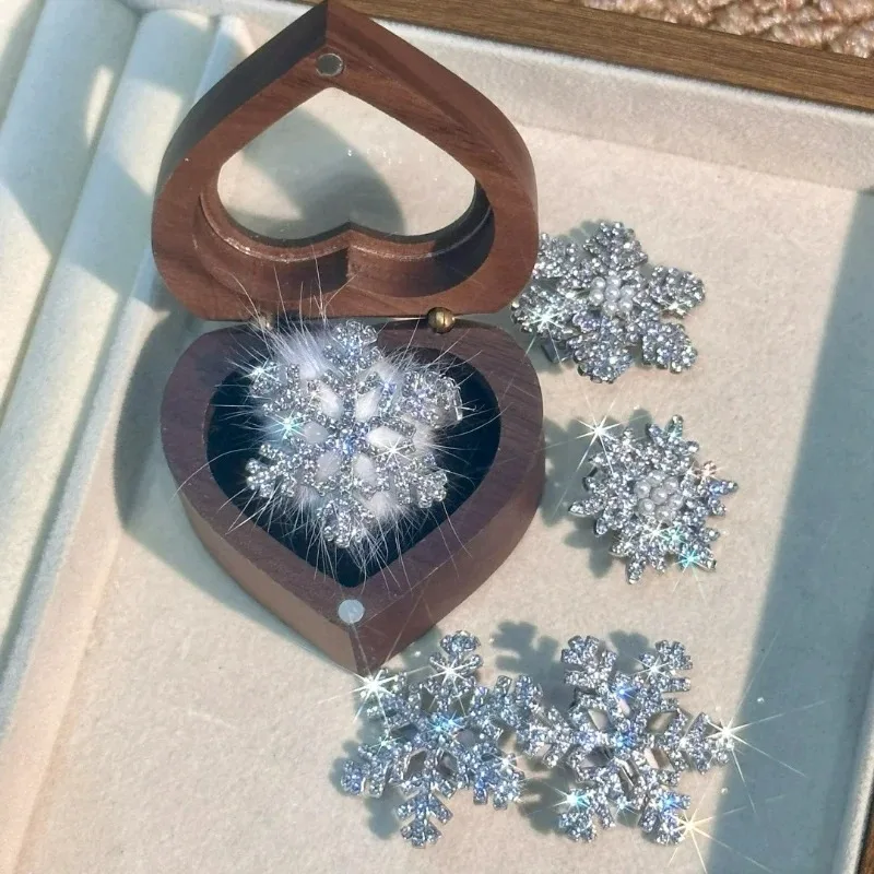 Christmas Sweet Shiny Rhinestone Snowflake HairPins Plush Snowflake Duckbill Hair Clips for Women Girls Fashion Hair Accessories