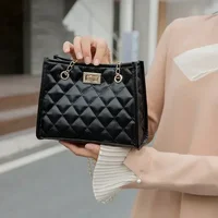 Sacs fourre-tout pour femmes, sac à main avec chaînes, sac à bandoulière de luxe sous les bras en treillis de diamant pour dames, sac de créateur 5