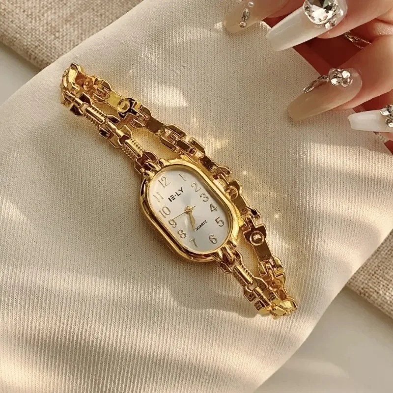 Luxury Golden Digital Small Dial Watch for Women Retro Style Bracelet Watch Suitable for Everyday Versatile Birthday Party