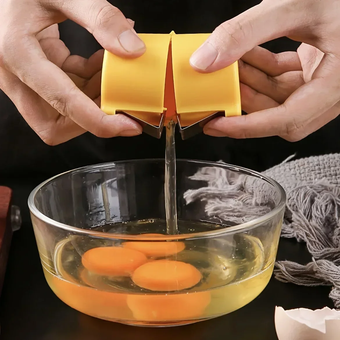 Description Picture 3 of item1/3pcs-New Egg Shell Opener Press Egg Shell Separator Portable Egg Opener Kitchen Handheld Egg Shell Crusher Household