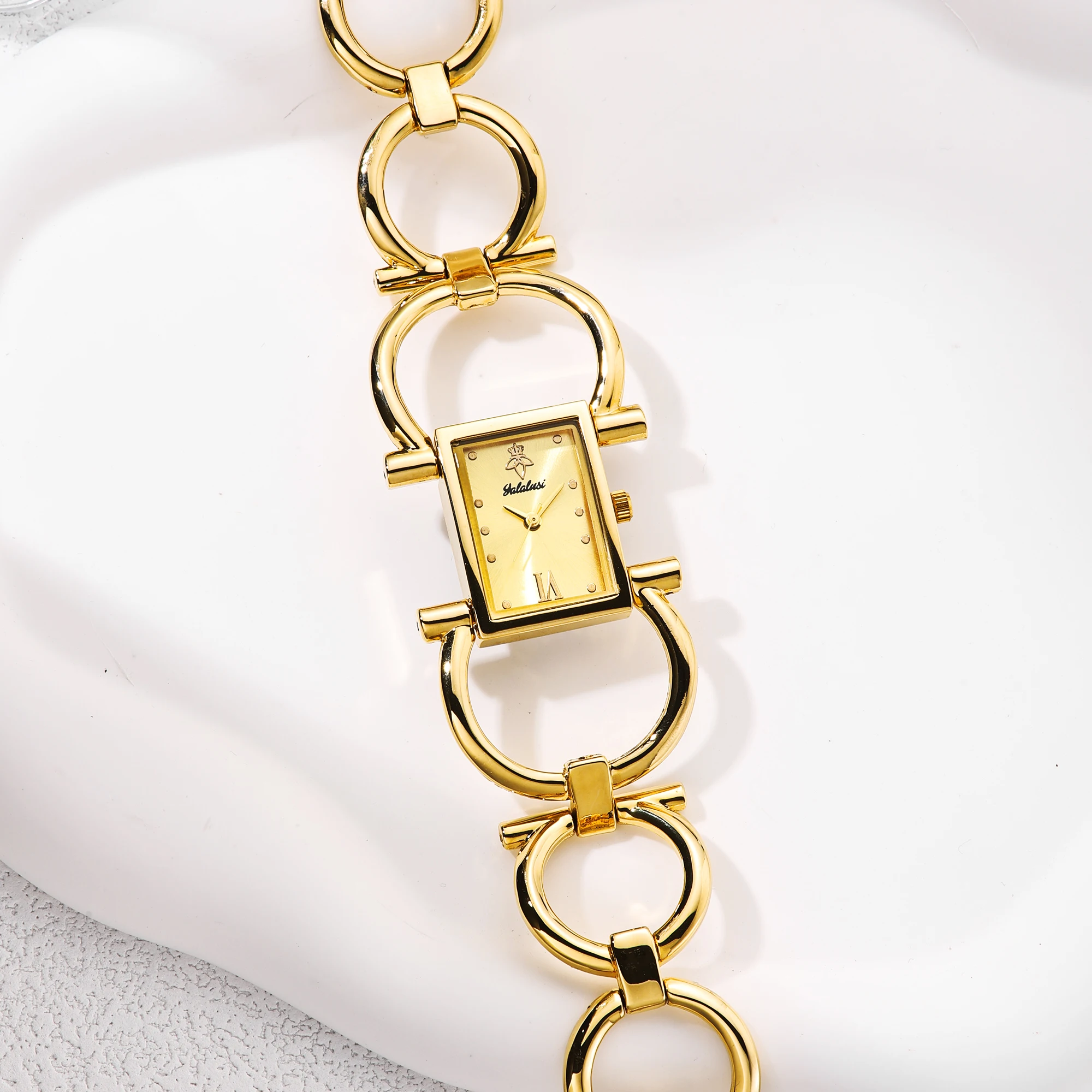 Elegant Ladies’ Bracelet Watches: Minimalist and Timeless Gifts