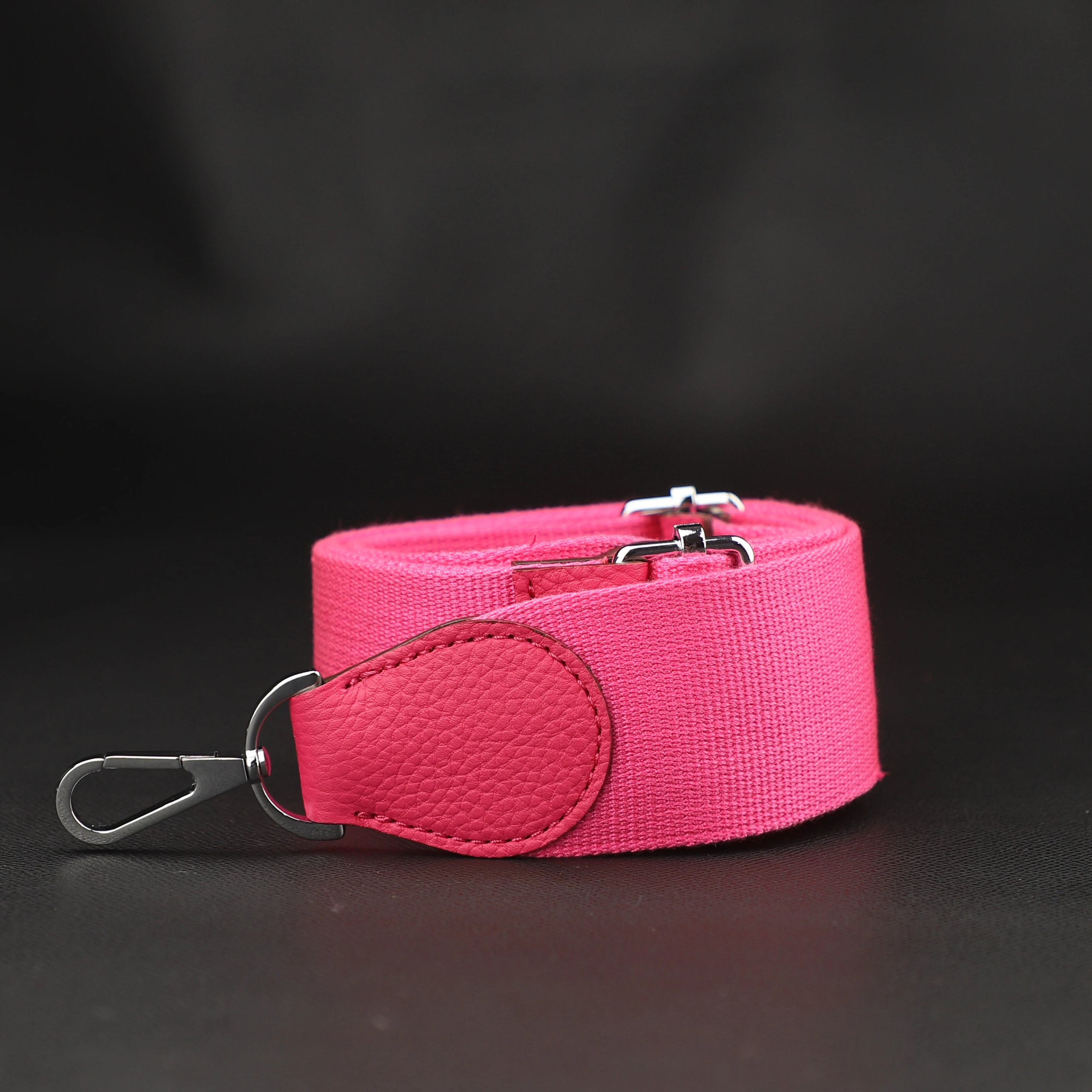 thumbnail image 1 of Correa de lona y cuero de 50 mm ajustable para bolso Evelyne, Correa de hombro de lona y cuero para bolso Evelyn, Accesorios para bolso, 1 of 5