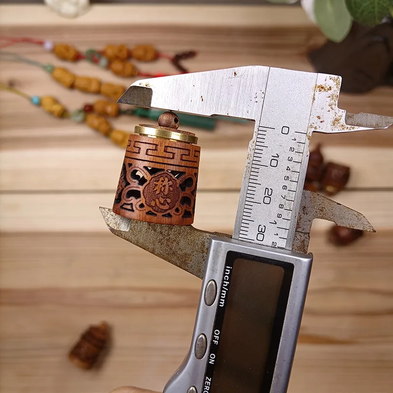 アロマセラピー彫刻ボトルペンダント車芳香剤サシェ車の空気加湿