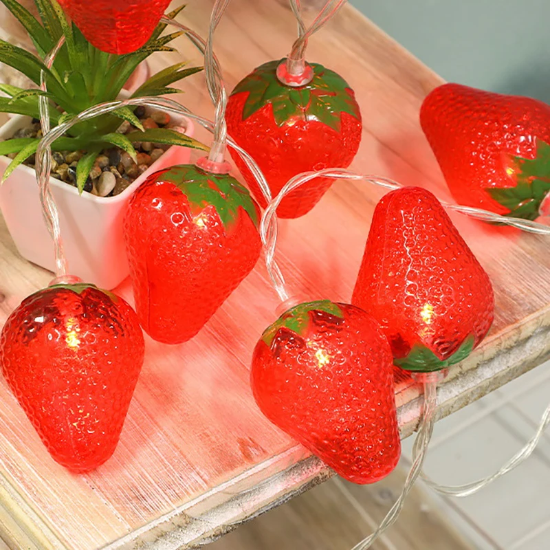 いちごガーランドランプ いちごのライト/フライングタイガー
