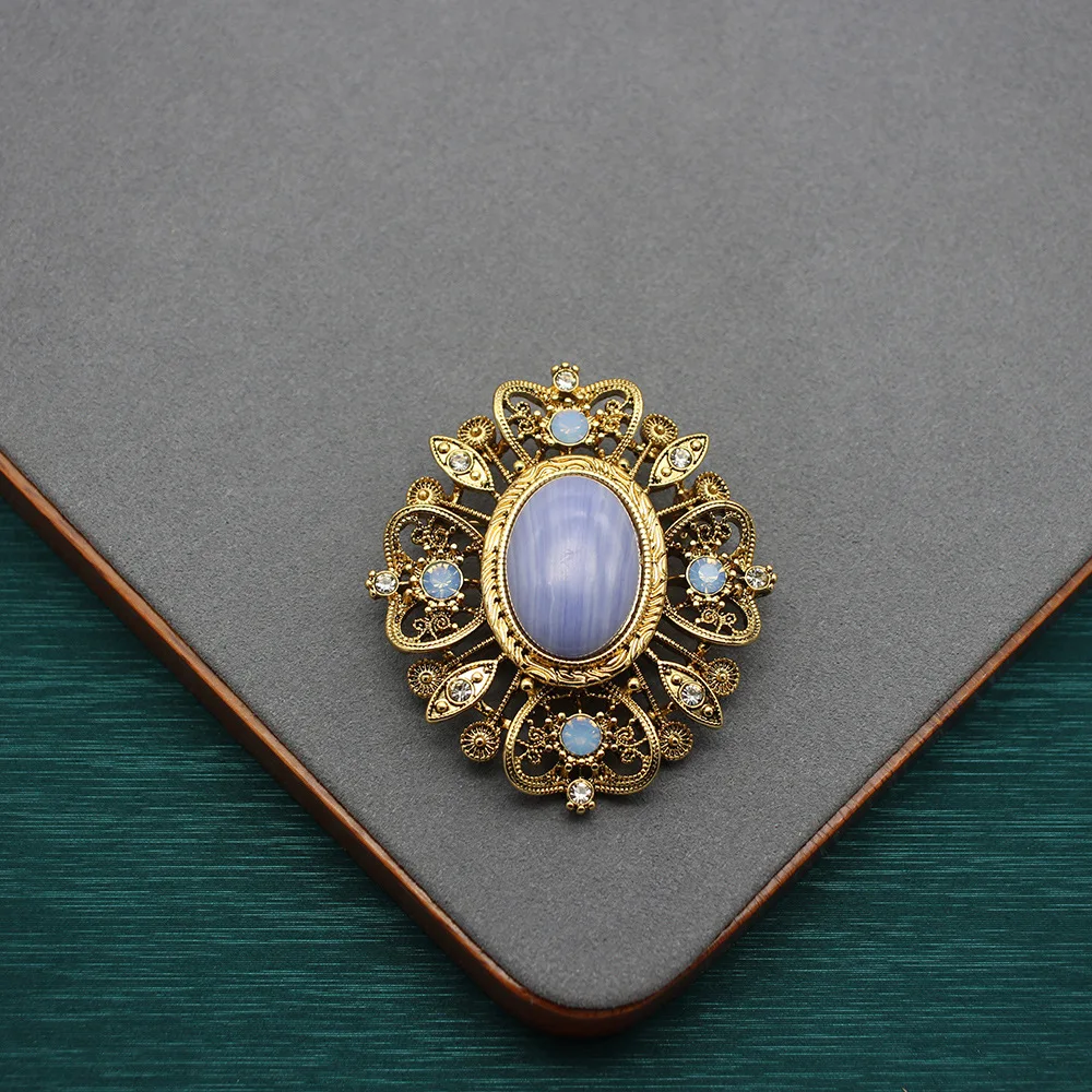 Retro turquoise hollow brooch