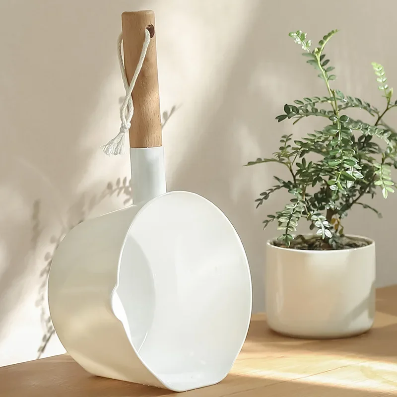 Plastic water ladle, Long Handle Water Scoop Household Durable Thick Plastic Water Scoop Can Hang Bathroom Kitchen Gadget Supplies Cleaning Tool