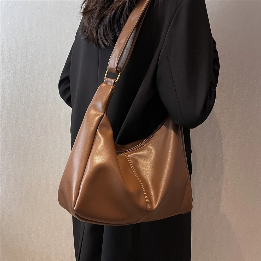 

Сумка-хобо Toptrends женская из экокожи, саквояж на плечо большой вместимости, дизайнерский винтажный чемоданчик кросс-боди, цвет черный/коричневый, 2023