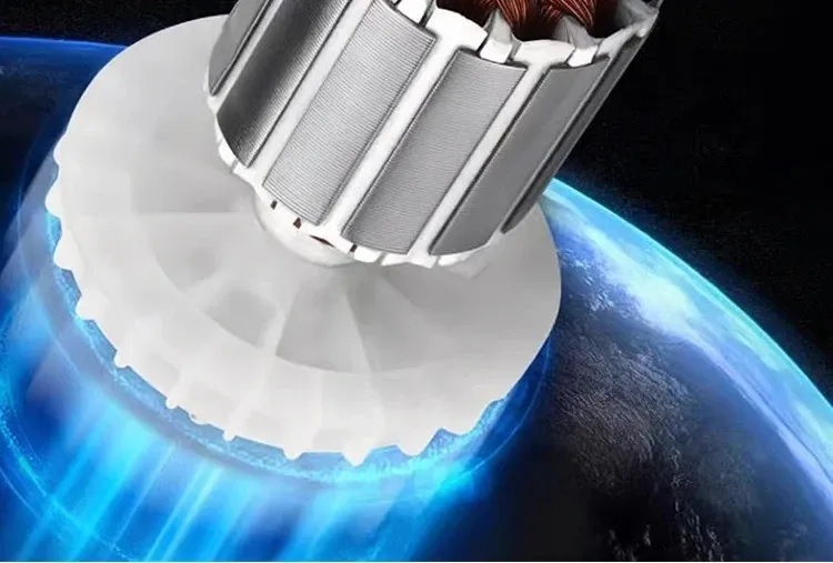 Bežični ubodna pila u upotrebi izbliza