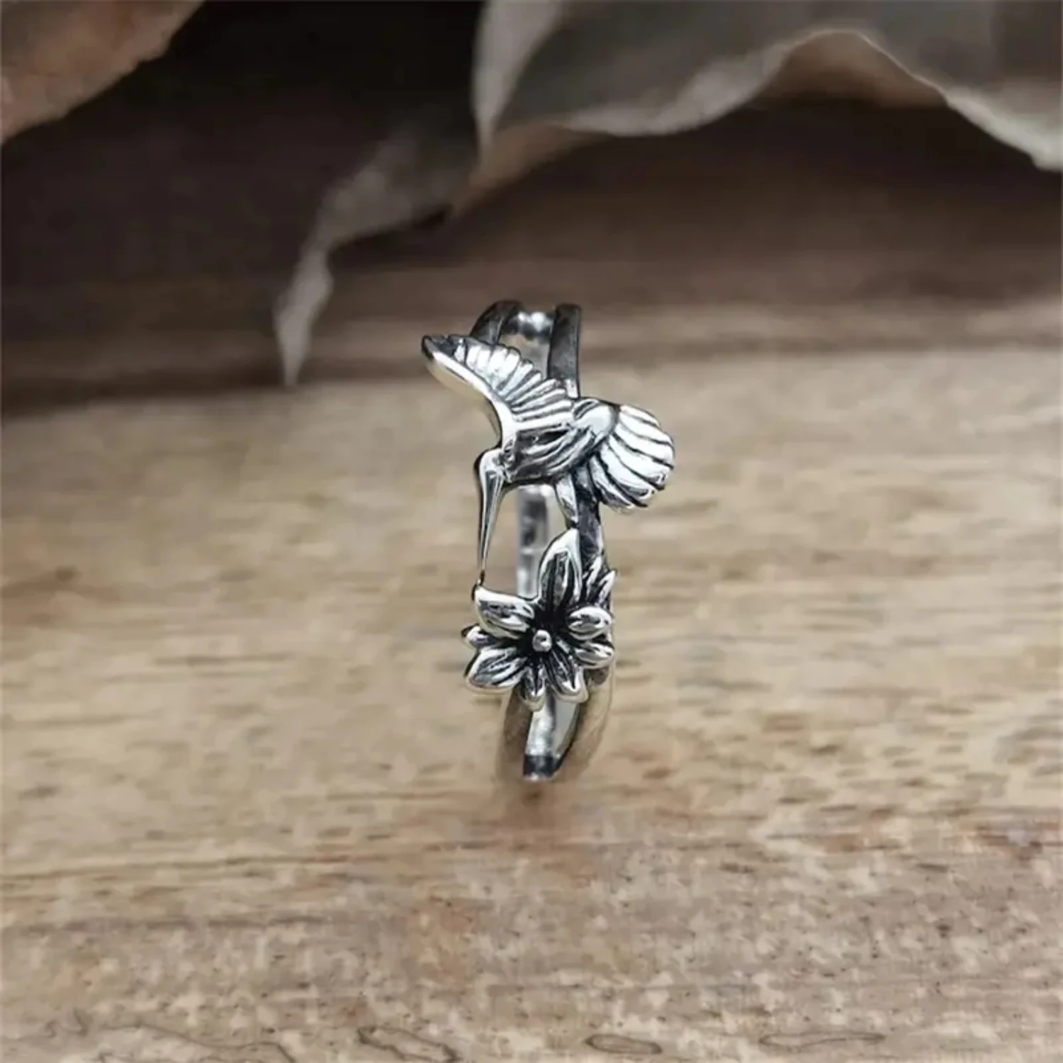 Stunning Retro Silver Hummingbird Flower Ring for Women-Perfect for Parties, Engagements, and Everyday Wear!