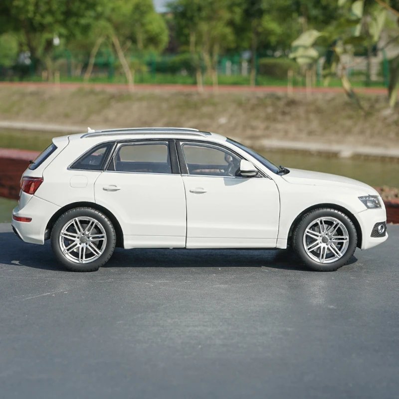 Modèle Réduit 1/18 FAW Volkswagen Q5 / Audi Q5L – SUV Miniature Die-cast Métal – Collection
