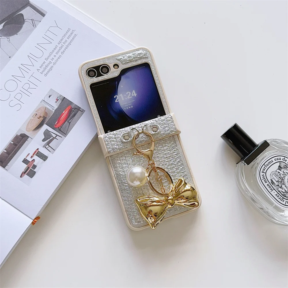 Elegant Silk Thread Texture Leather Phone Case with Gold Bowknot Pendants - Hard Hinge Protector
