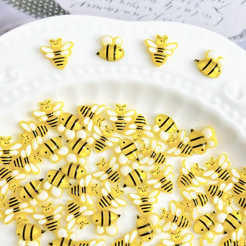 50pcs Random Mixed Resin Cute Cartoon Bee Nail Art Charm Mini Exquisite Nail Ornaments Nail Decoration DIY 4