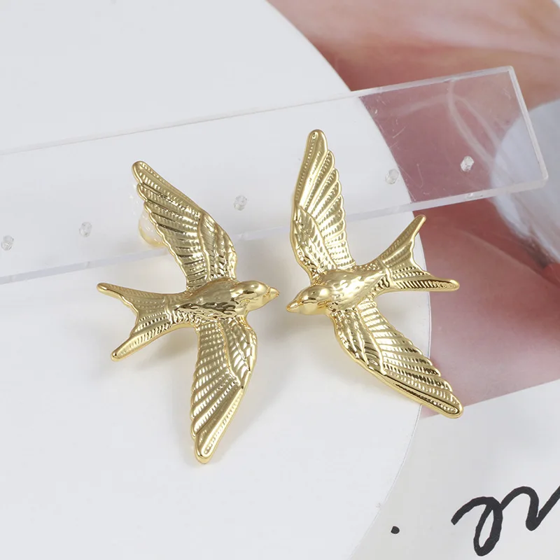 

Europe America Flying Birds Gold Fashion Creative Stud Girls Mix