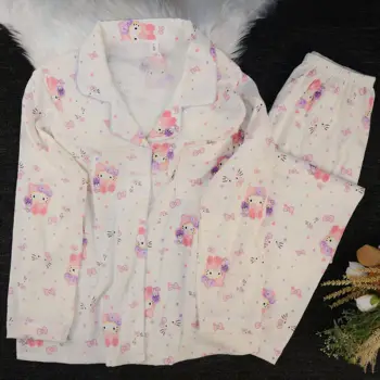 مجموعة ملابس نوم هالو كيتي للخريف والشتاء للنساء 2026 ملابس نوم جديدة مريحة وناعمة بدلة منزلية بأكمام طويلة ملابس منزلية لطيفة 3