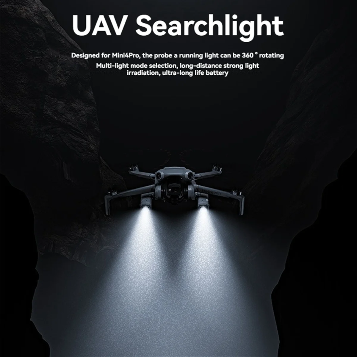 Drone DJI Mini 4 Pro équipé du projecteur LED double en vol de nuit, projetant un faisceau lumineux circulaire sur le sol.