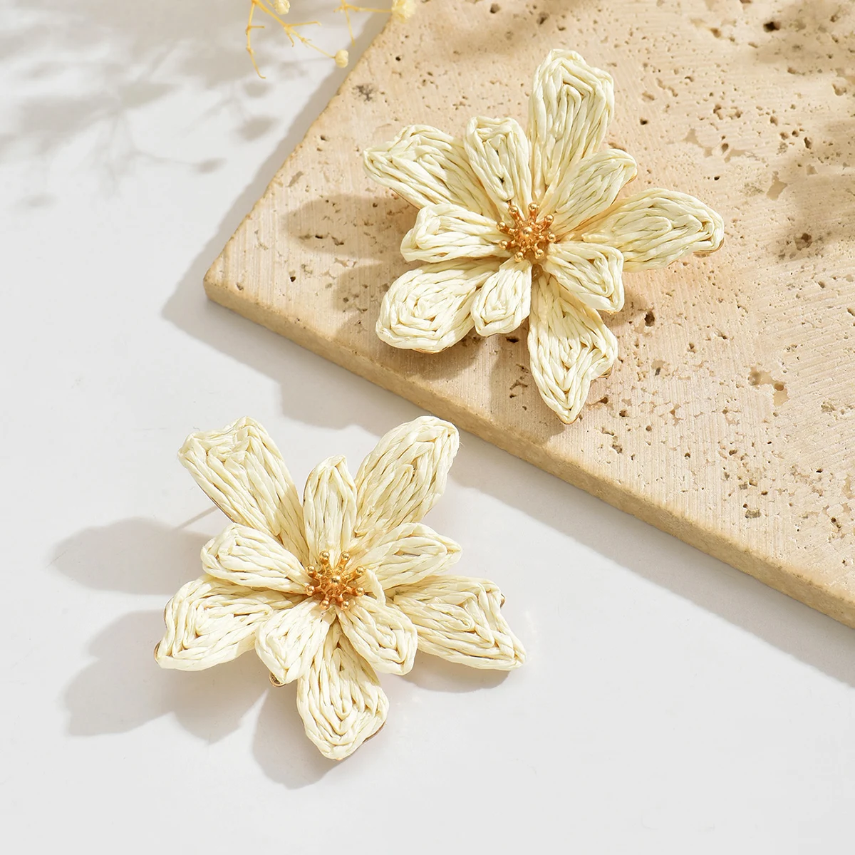 Boho Handmade Delicate Irregular Raffia Flower Earrings for Women Trendy Unique Design Floral Earrings Summer Beach Jewelry Gift